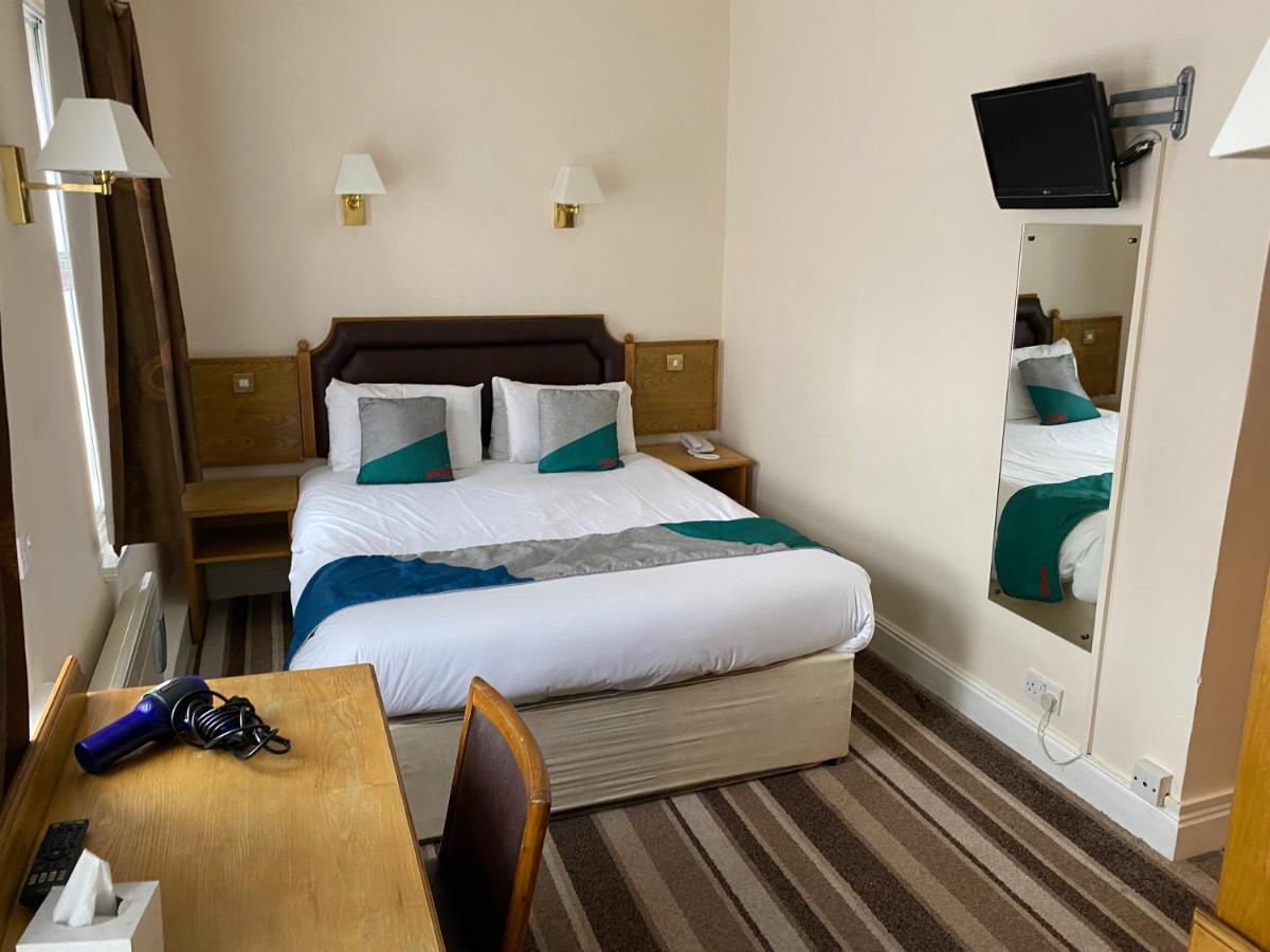 Sandringham Hotel 2*